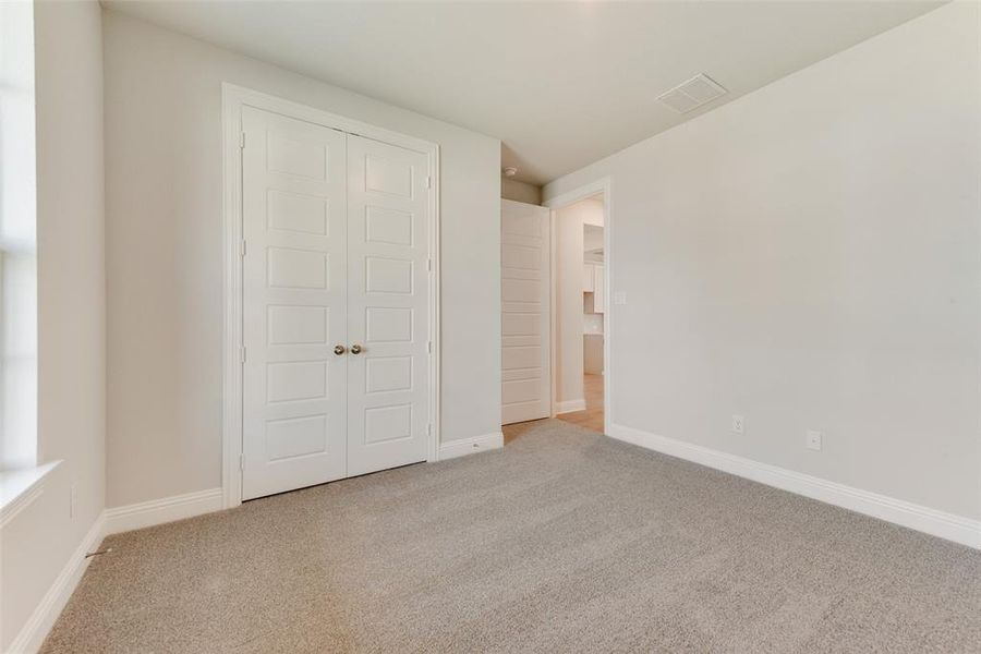 Spacious, unfurnished interior of a new home in Villages of Creekwood, Frisco (Image 30).