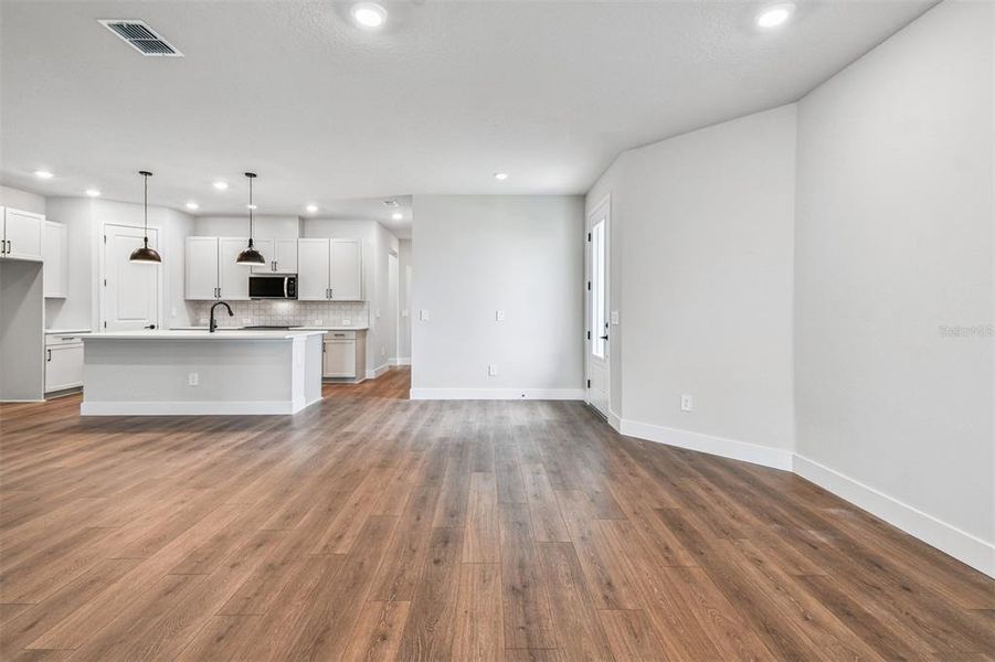 Spacious, unfurnished interior of a new home in Gracewater at Sarasota, Sarasota (Image 25). Spacious, unfurnished interior of a new home in Gracewater at Sarasota, Sarasota (Image 25).