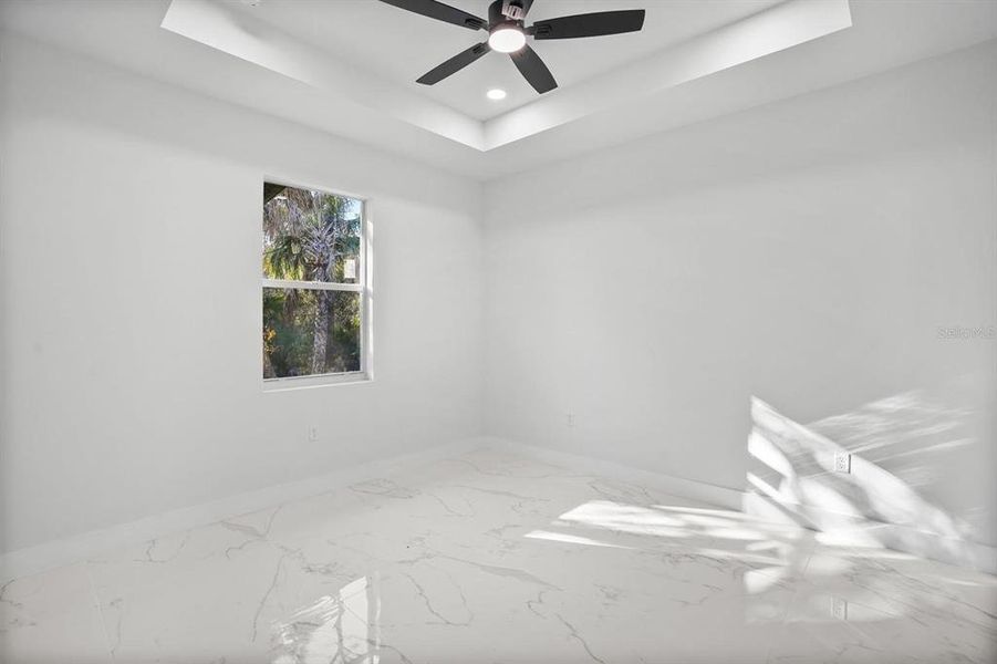 Spacious, unfurnished interior of a new home in , Port Charlotte (Image 14).