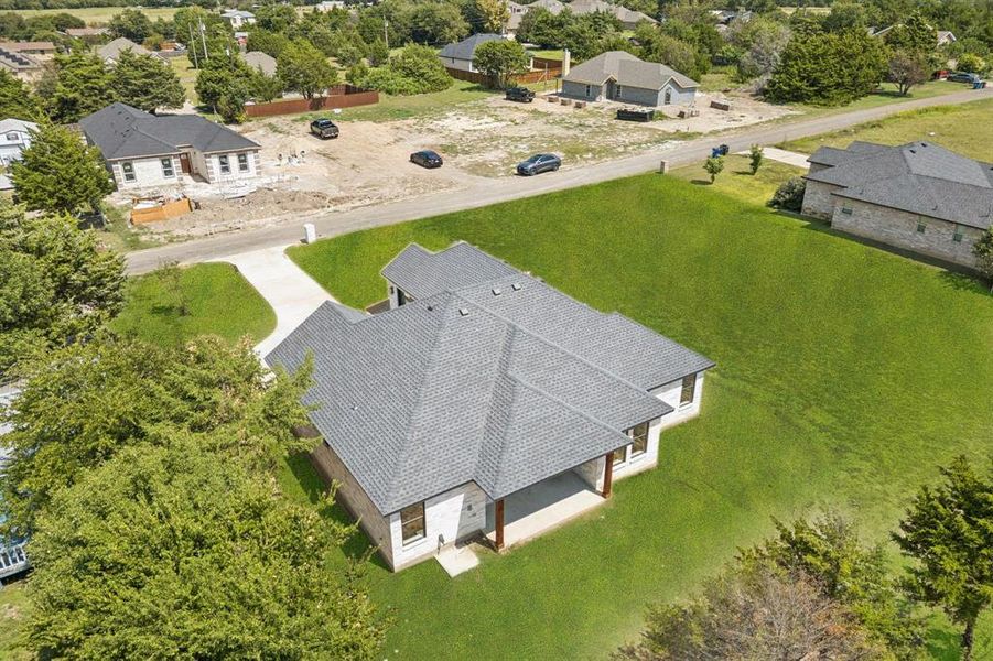 Exterior details and patio area of a home in , Glenn Heights (Image 3).