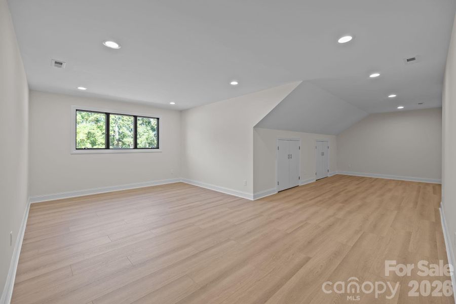 Spacious, unfurnished interior of a new home in , Wesley Chapel (Image 24).