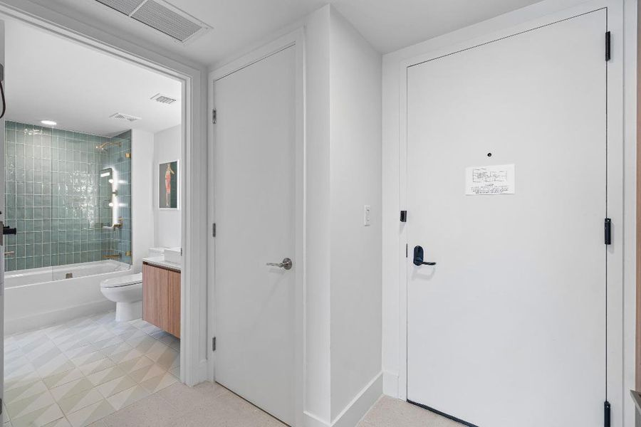 001-601Northeast1stAvenue-Miami-FL-33132