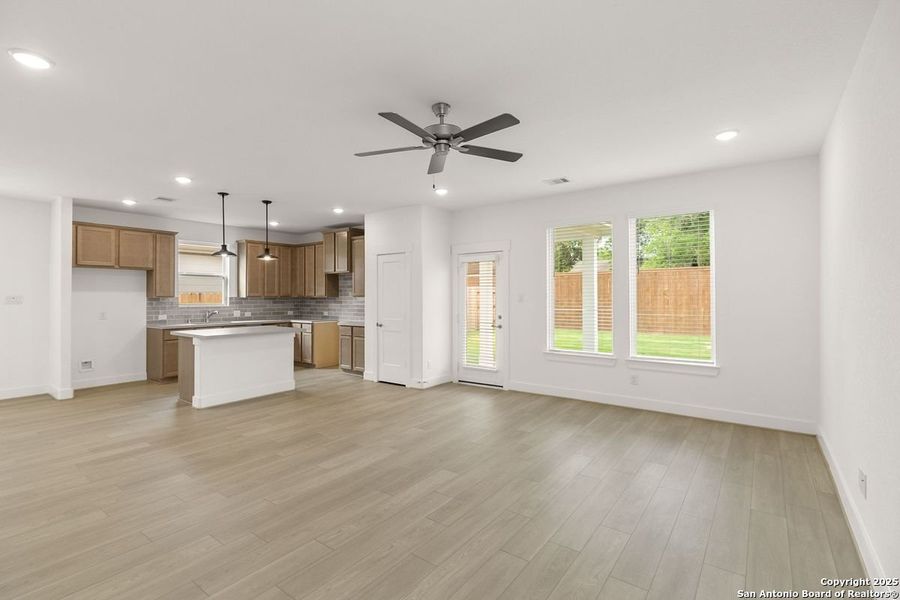 Spacious, unfurnished interior of a new home in Fairway Crossing 40s, San Antonio (Image 23). Spacious, unfurnished interior of a new home in Fairway Crossing 40s, San Antonio (Image 23).
