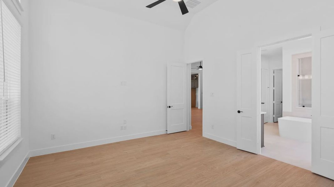 Spacious, unfurnished interior of a new home in Evergreen 60s, Conroe (Image 29).