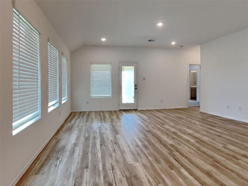 Spacious, unfurnished interior of a new home in Sterling Point at Baytown Crossings: Wildflower II Collection, Baytown (Image 7).
