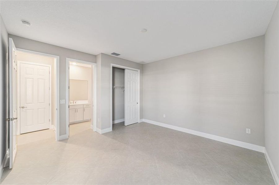 Spacious, unfurnished interior of a new home in , Ocala (Image 42).
