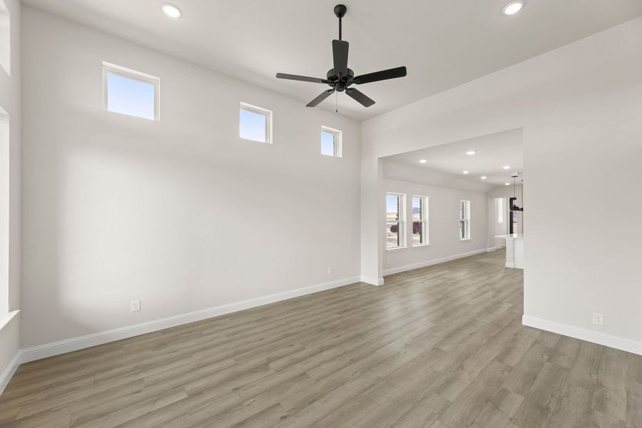 Spacious, unfurnished interior of a new home in Creekside, Royse City (Image 24).