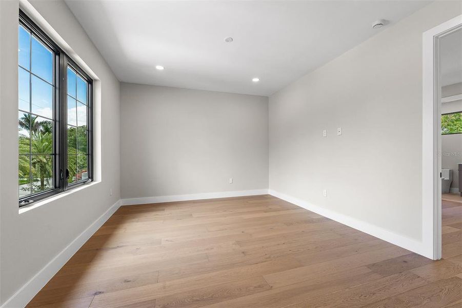 Spacious, unfurnished interior of a new home in , Orlando (Image 55).