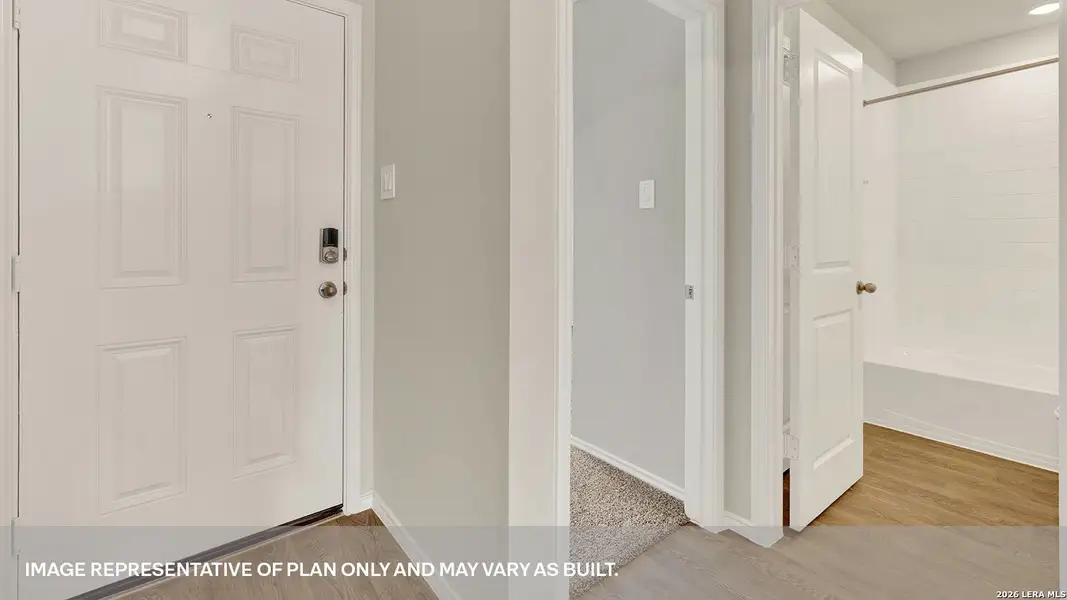 Spacious, unfurnished interior of a new home in , Luling (Image 16).
