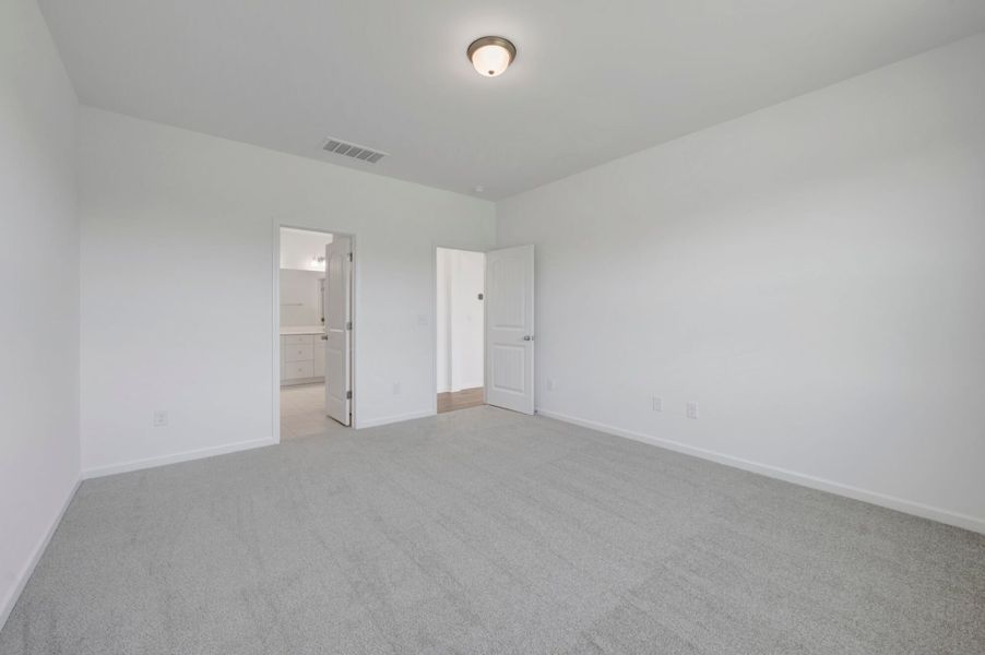 Spacious, unfurnished interior of a new home in Providence Creek, Fuquay Varina (Image 25).