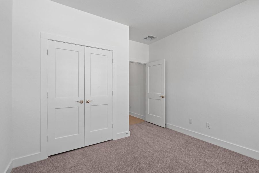 Spacious, unfurnished interior of a new home in Meridiana, Iowa Colony (Image 19).