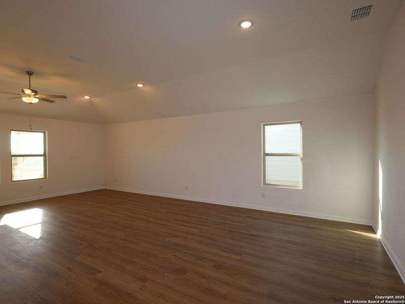 Spacious, unfurnished interior of a new home in Paloma Park, Converse (Image 16). Spacious, unfurnished interior of a new home in Paloma Park, Converse (Image 16).