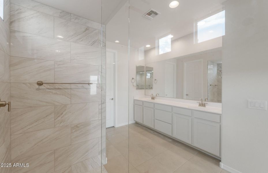 Owner's Bathroom Owner's Bathroom