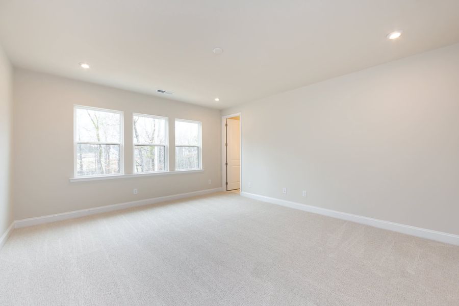 Spacious, unfurnished interior of a new home in Southbridge, Fort Mill (Image 38).