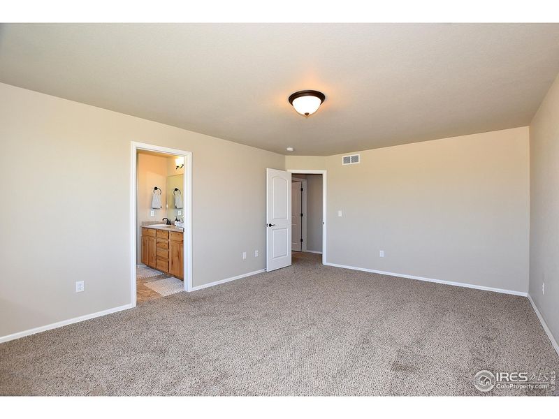 Spacious, unfurnished interior of a new home in Southridge, Johnstown (Image 18).
