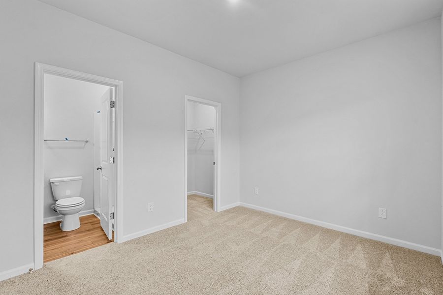 Spacious, unfurnished interior of a new home in Fieldstone, Lexington (Image 27).