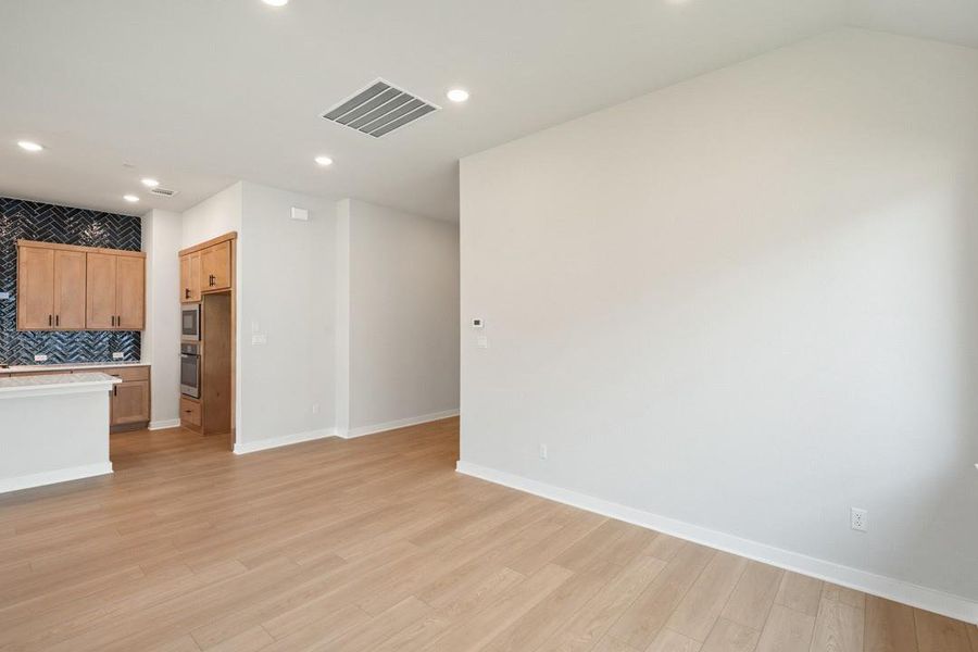 Spacious, unfurnished interior of a new home in Lagos Reserve, Manor (Image 18). Spacious, unfurnished interior of a new home in Lagos Reserve, Manor (Image 18).