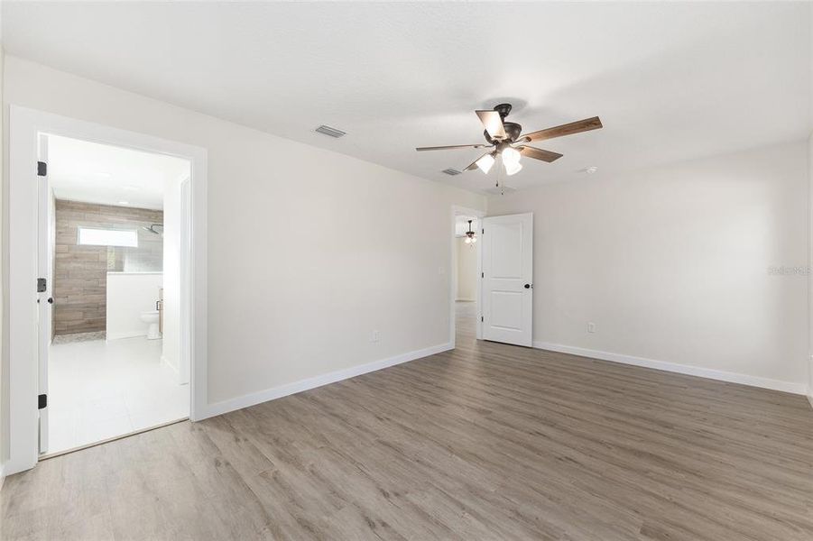 Spacious, unfurnished interior of a new home in , Dunnellon (Image 19).
