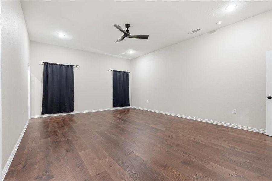 Spacious, unfurnished interior of a new home in , Dallas (Image 15).