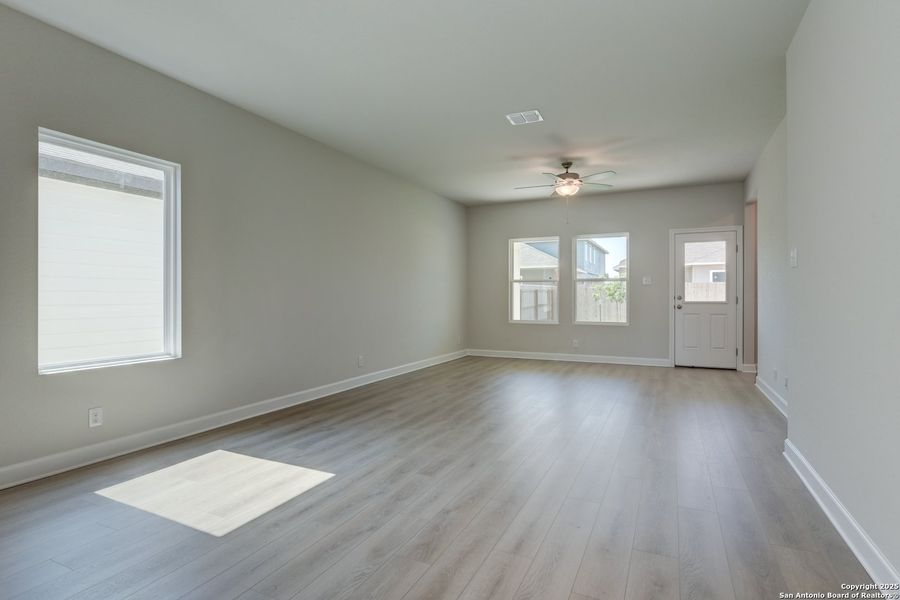 Spacious, unfurnished interior of a new home in Enclave at Hennersby Hollow 50's, San Antonio (Image 28). Spacious, unfurnished interior of a new home in Enclave at Hennersby Hollow 50's, San Antonio (Image 28).