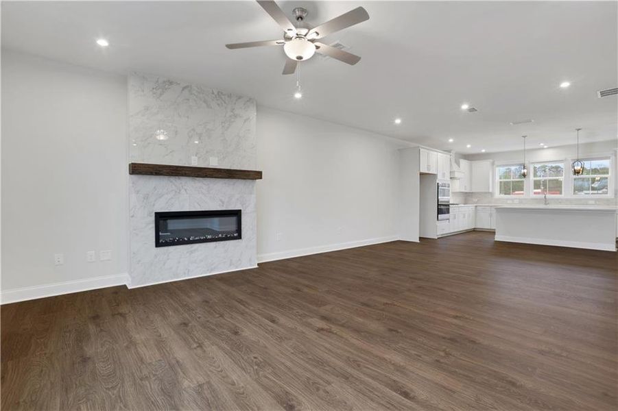 Spacious, unfurnished interior of a new home in Towne Village at Suwanee Dam, Sugar Hill (Image 37). Spacious, unfurnished interior of a new home in Towne Village at Suwanee Dam, Sugar Hill (Image 37).