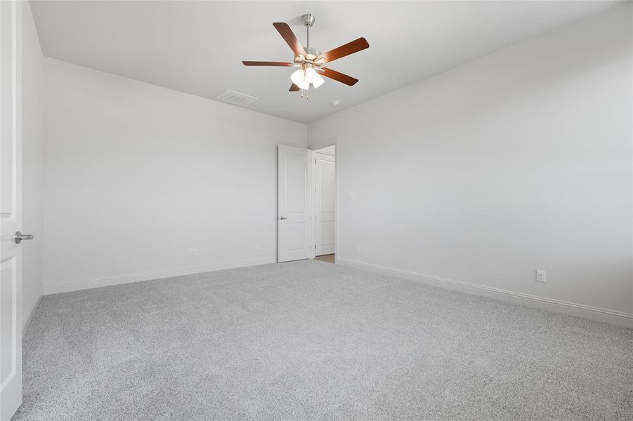 Unfurnished room featuring carpet flooring and ceiling fan