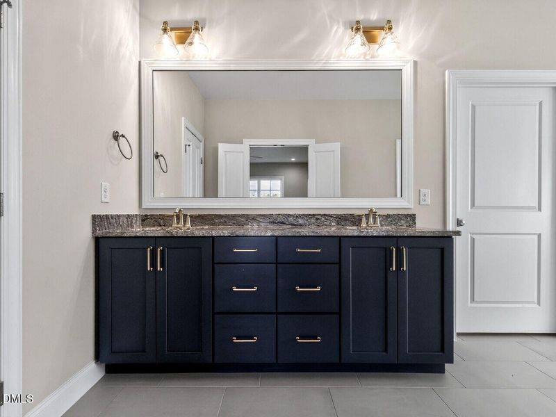 026-1280x960-primary-bath