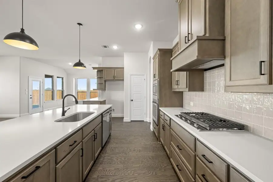 209 Pine Leaf- Kitchen-3