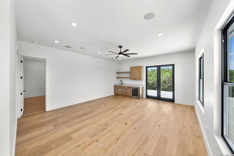 Spacious, unfurnished interior of a new home in , Boerne (Image 22).
