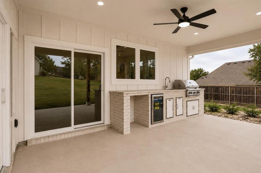 Exterior details and patio area of a home in , Sherman (Image 21).