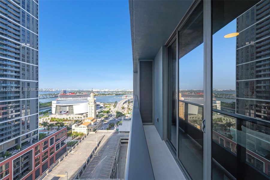 Condo located in Miami, FL showcasing its design and architecture (Image 3).