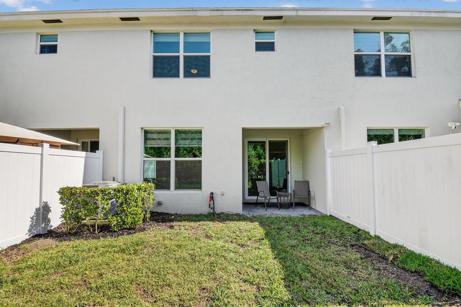Exterior details and patio area of a home in , Lake Worth (Image 25).