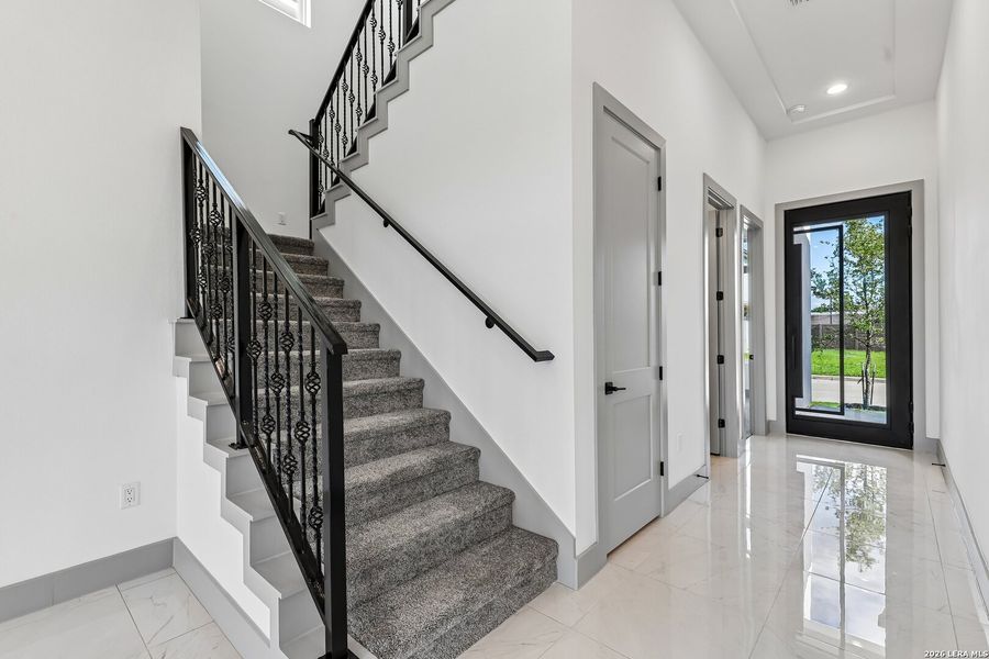 Spacious, unfurnished interior of a new home in , San Antonio (Image 40).