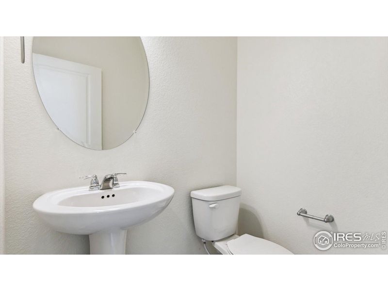 Furnished interior view inside a new home in Vantage, Berthoud (Image 8).