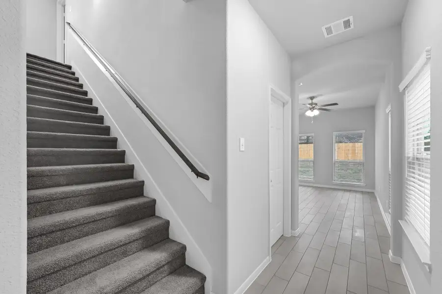 Representative unfurnished interior of a home built from the Floor Plan 1597 by Colina Homes in Rollingbrook Estates, Baytown (Image 13).