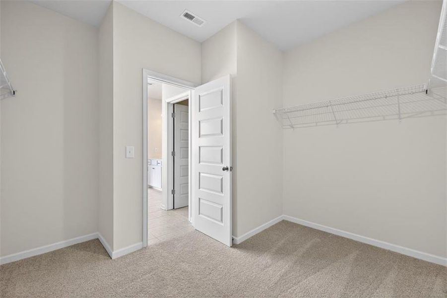 Spacious, unfurnished interior of a new home in Victoria Heights, Dallas (Image 17).