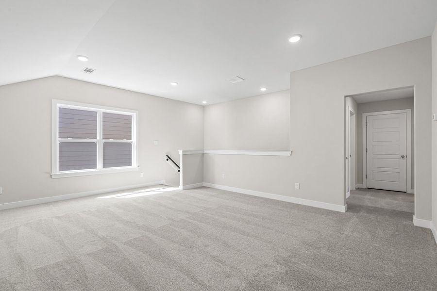 Spacious, unfurnished interior of a new home in Lockwood, Collierville (Image 27).