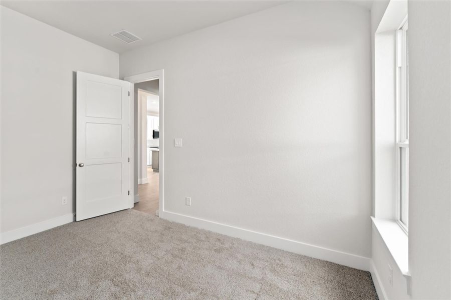 Spacious, unfurnished interior of a new home in Ellwood, Iowa Colony (Image 17).