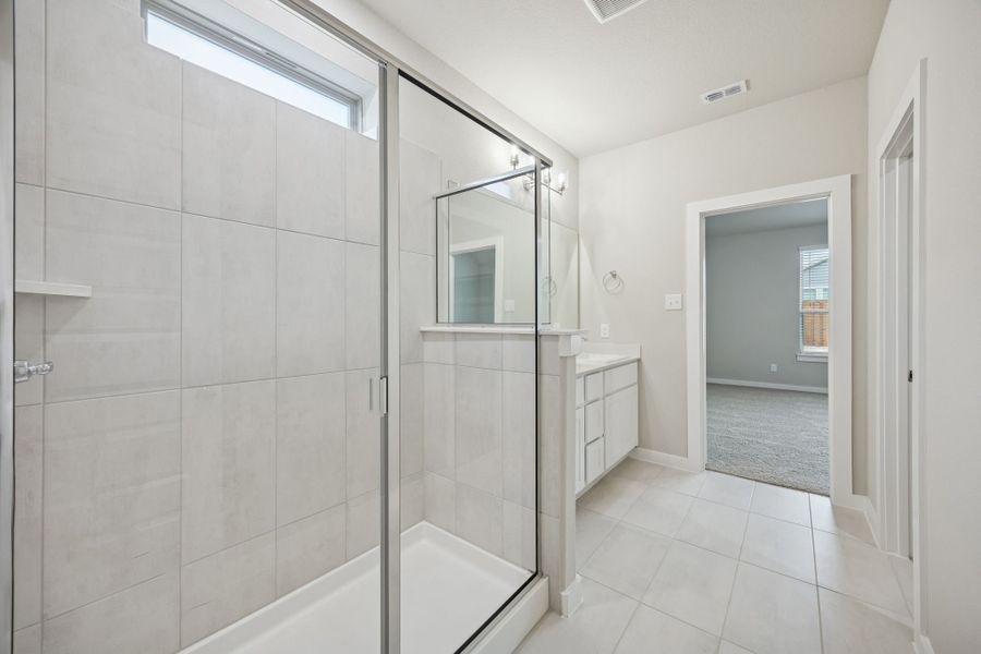 Primary Bathroom in the Stanley II home plan by Trophy Signature Homes – REPRESENTATIVE PHOTO Primary Bathroom in the Stanley II home plan by Trophy Signature Homes – REPRESENTATIVE PHOTO