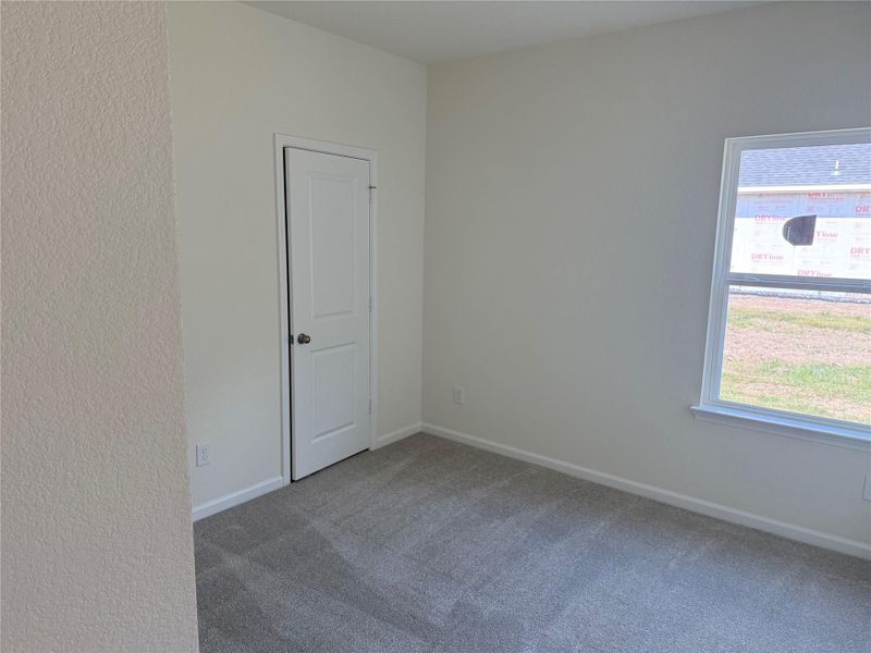 Spacious, unfurnished interior of a new home in Anderson Lake, Houston (Image 8).