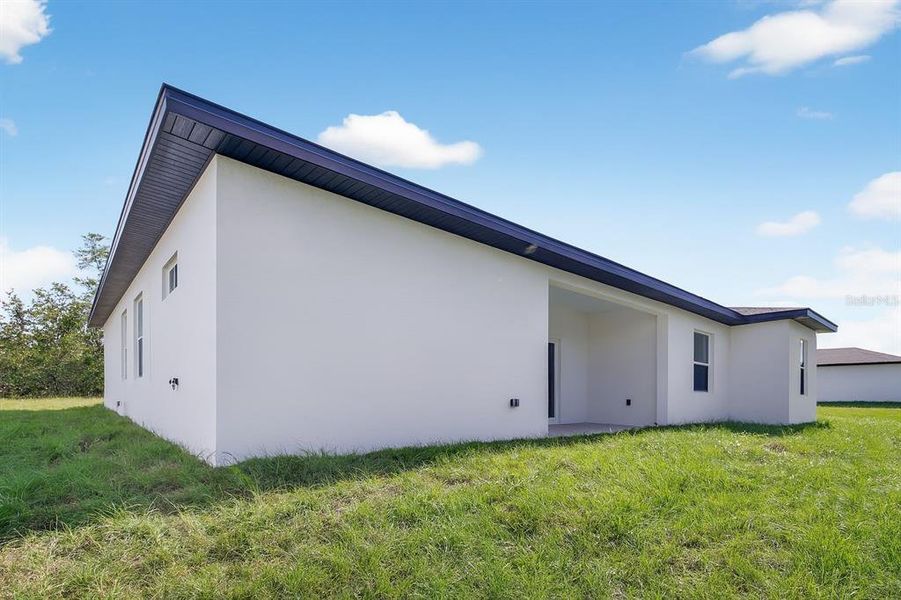 Exterior details and patio area of a home in , Ocala (Image 26).