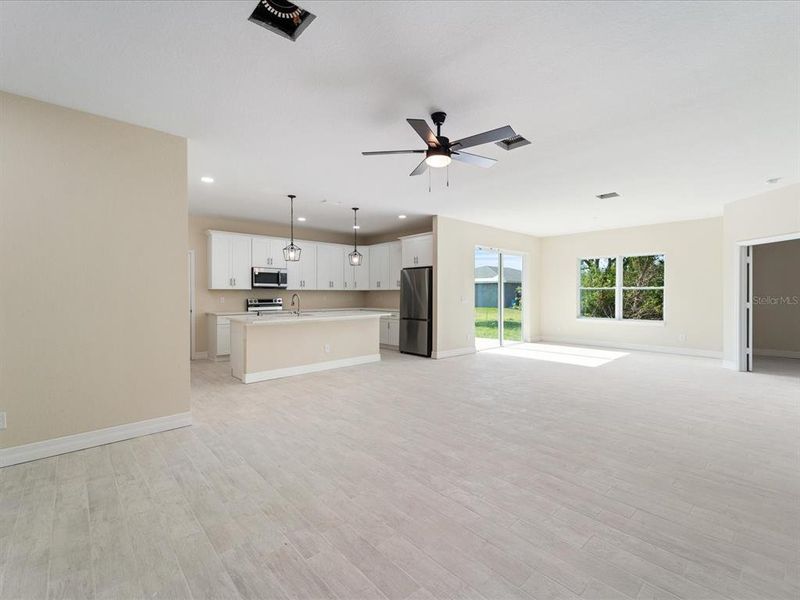 Dining & Living Rooms Dining & Living Rooms