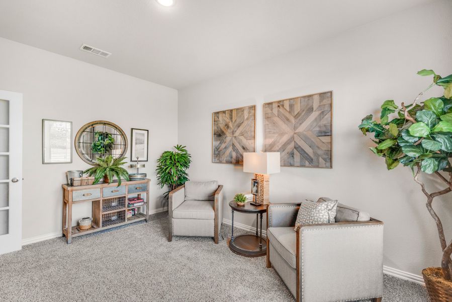 Furnished interior view inside a new home in Oak Valley, Terrell (Image 10).