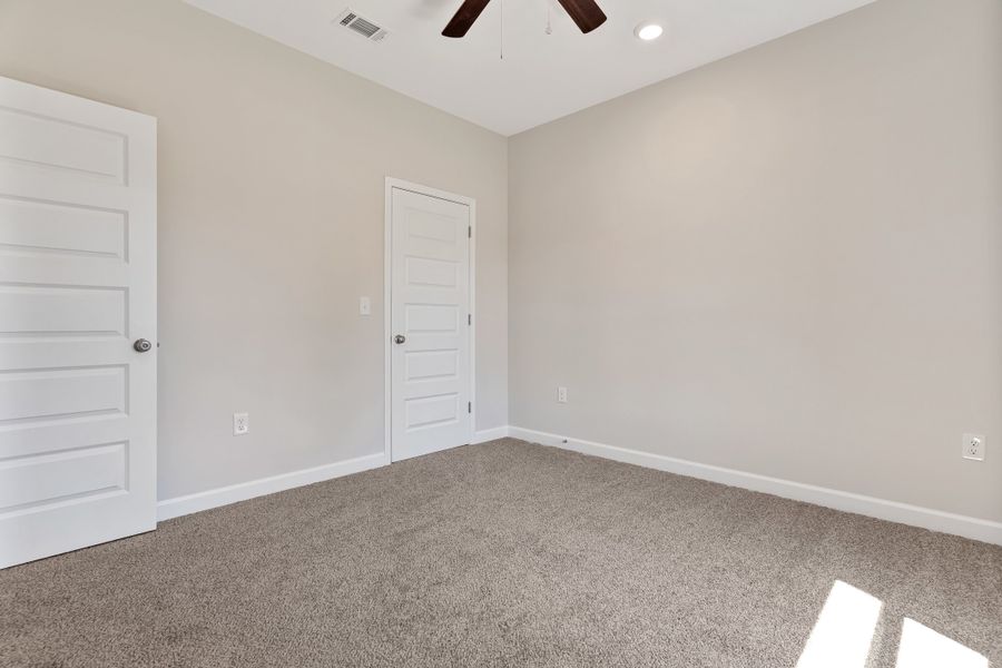 Spacious, unfurnished interior of a new home in Oak Hollow, Crestview (Image 38).