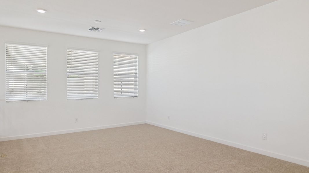 Spacious, unfurnished interior of a new home in Aloravita, Peoria (Image 26).