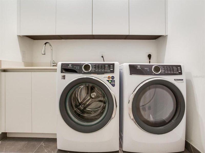 Close-up of interior finishes inside a home in , Tampa (Image 22).