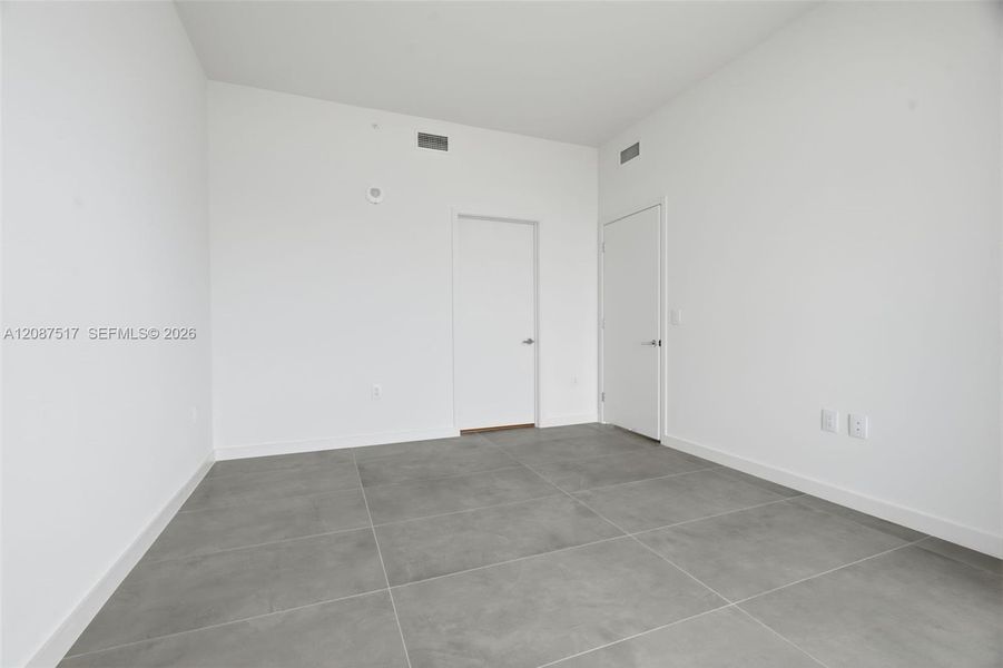Spacious, unfurnished interior of a new home in , Miami (Image 48).
