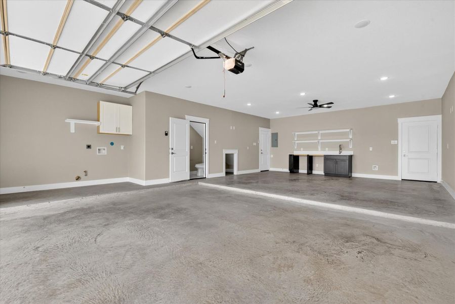 Spacious, unfurnished interior of a new home in , Houston (Image 30).
