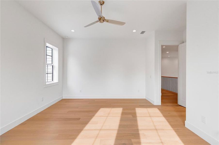 Spacious, unfurnished interior of a new home in , Tampa (Image 68). Spacious, unfurnished interior of a new home in , Tampa (Image 68).