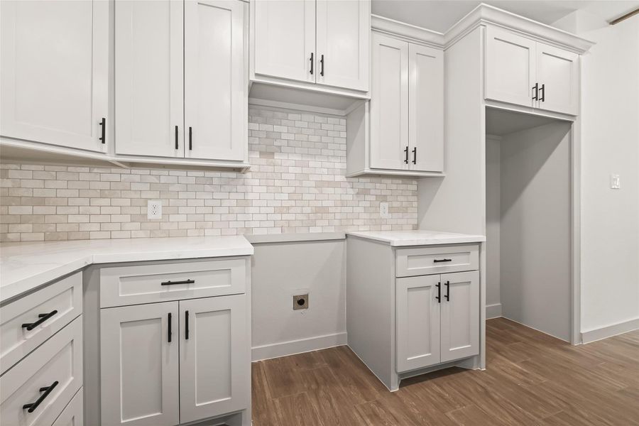 Furnished interior view inside a new home in , Hempstead (Image 6).